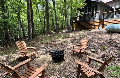 Dahlonega Cabin | Fuzzy Foot Hollow: Private getaway in Dahlonega, GA