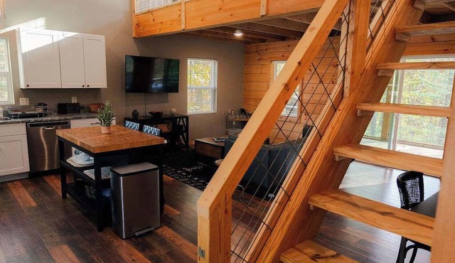 The Treetop Retreat Family Getaway in Scenic Hocking Hills in Logan