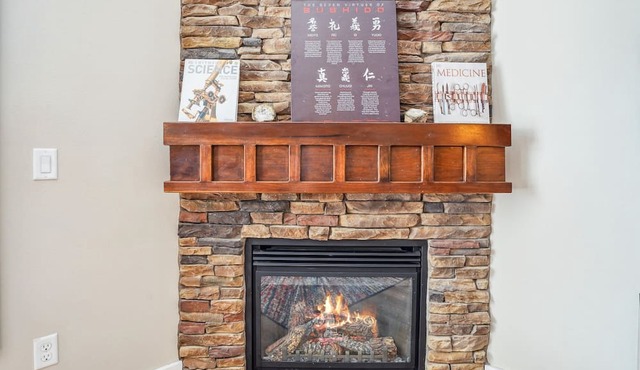 300 on Abigail. 4BR/3BA. Large kitchen. Deck with TV. Playground. in Waukee